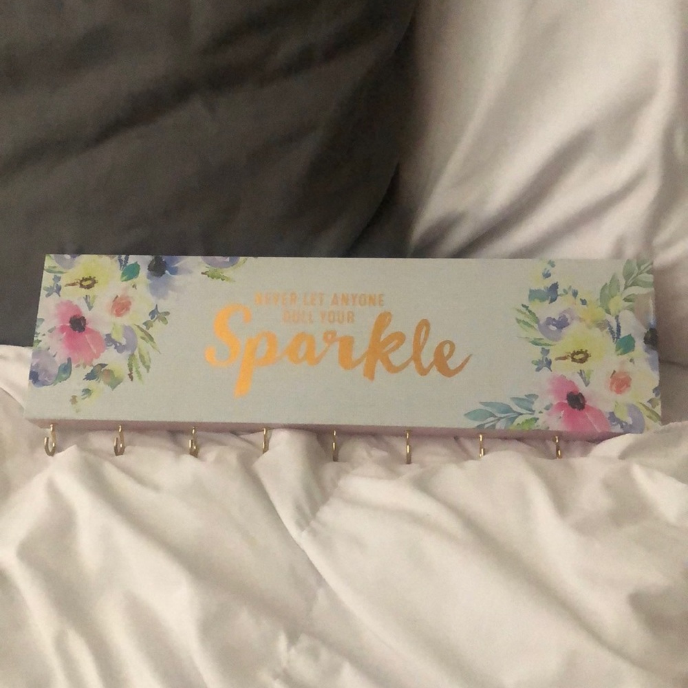 Wall art hanger
